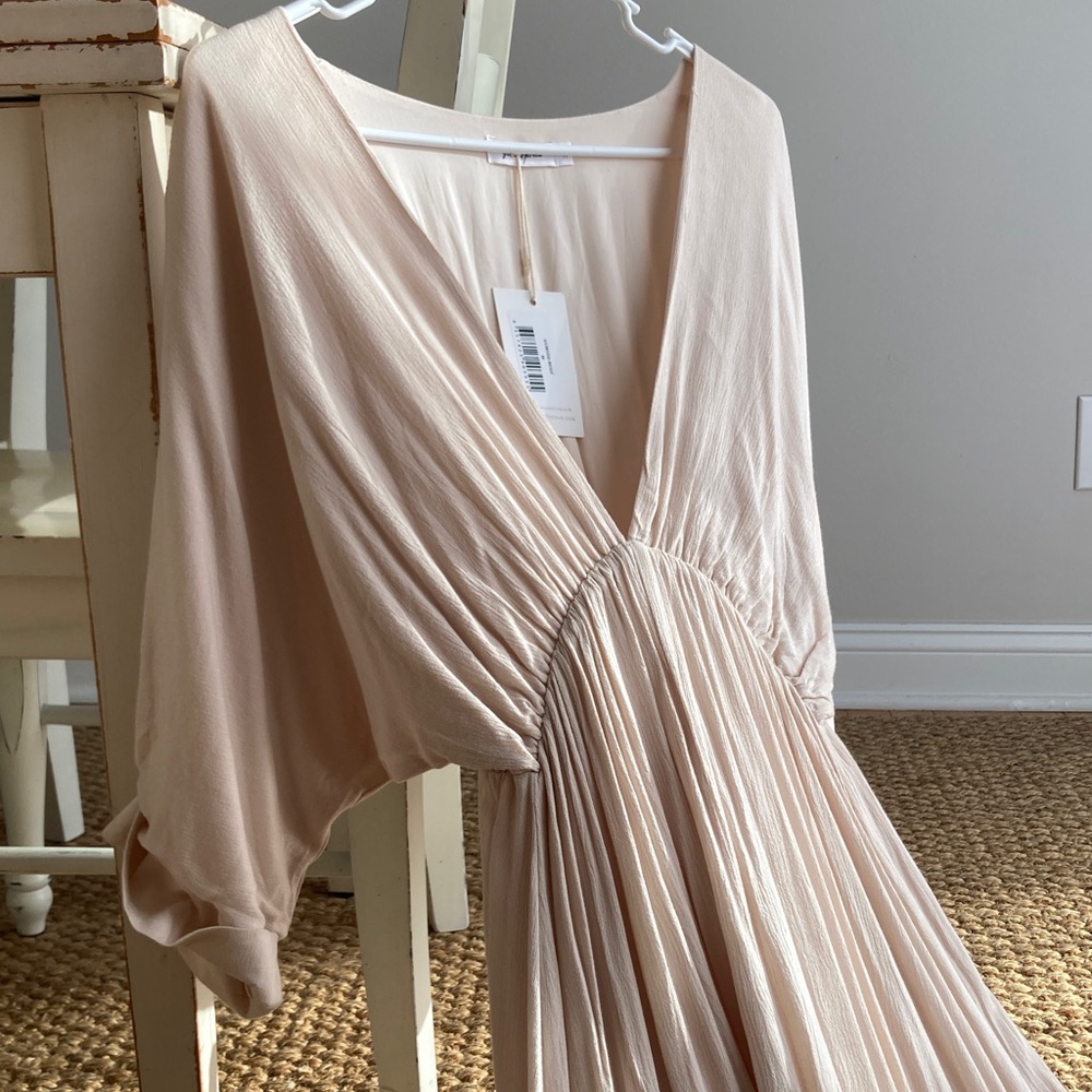 New w Tag: girl and the sun Bayview V Neck Maxi. Size 6